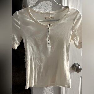 Ribbed white top with cuffs and snap button XS